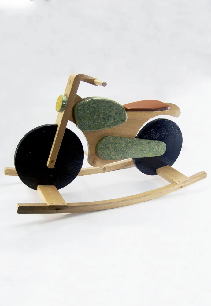 Moto a bascule en bois artisanale 