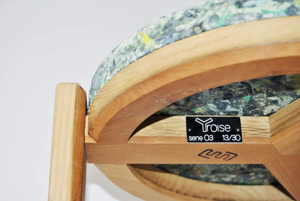 mobilier-design-ecologique-recycle-artisanal- zoom-dessous.webp