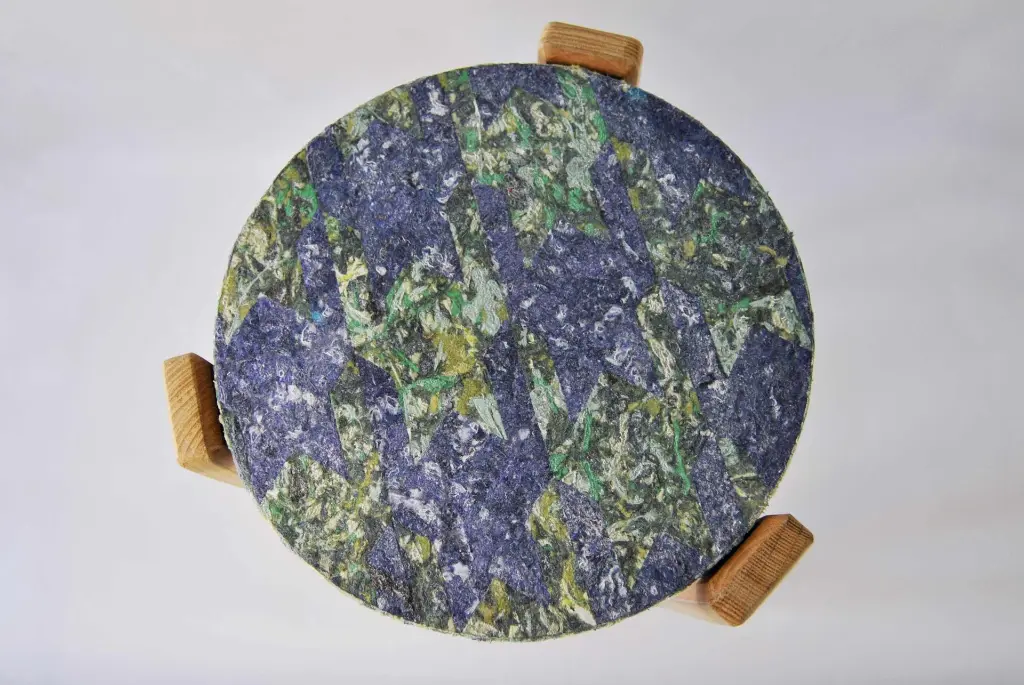 mobilier-design-ecologique-recycle-artisanal-dessus.webp